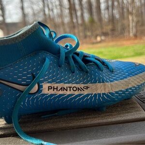 Nike Phantom Soccer Cleats in Teal and White